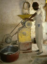 Décorticage riz Sénégal © Cirad